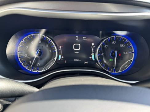 Used 2023 Chrysler Pacifica Touring-L image 17