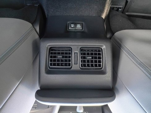 Used 2025 Toyota Camry SE image 28