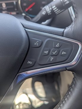 Used 2018 Chevrolet Equinox LT w/ Sun & Infotainment Package image 17