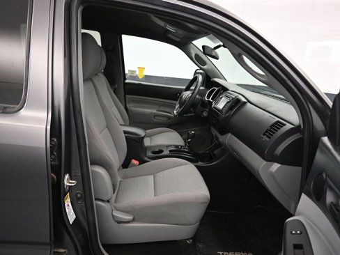Used 2014 Toyota Tacoma PreRunner image 37