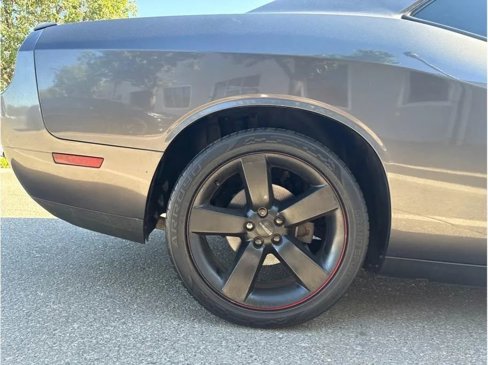 Used 2014 Dodge Challenger SXT image 8