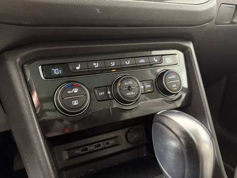 Used 2019 Volkswagen Tiguan SE w/ Panoramic Sunroof Package image 22