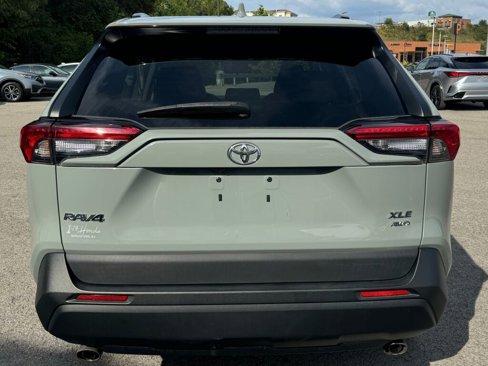 Used 2021 Toyota RAV4 XLE Premium image 6
