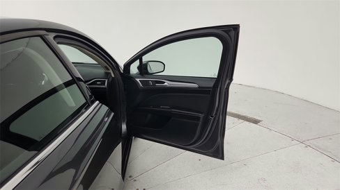 Used 2019 Ford Fusion SE image 27