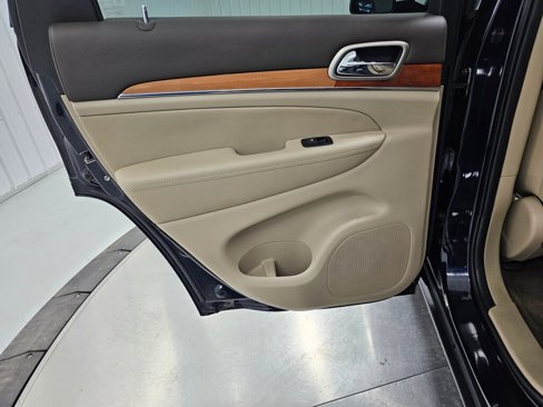 Used 2011 Jeep Grand Cherokee Overland image 24