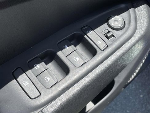 New 2025 Hyundai Venue SE image 17