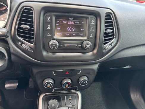 Used 2018 Jeep Compass Latitude image 16