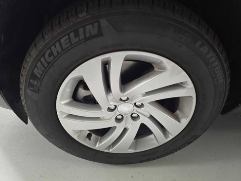 Certified 2025 Land Rover Discovery Sport S image 9