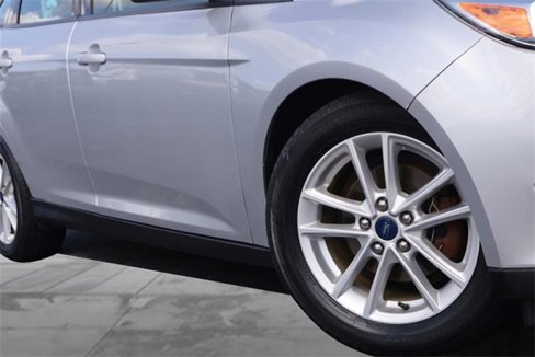 Used 2017 Ford Focus SE image 3