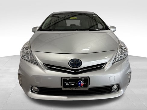 Used 2014 Toyota Prius V image 2