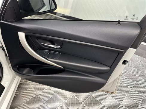 Used 2015 BMW 320i Sedan image 14