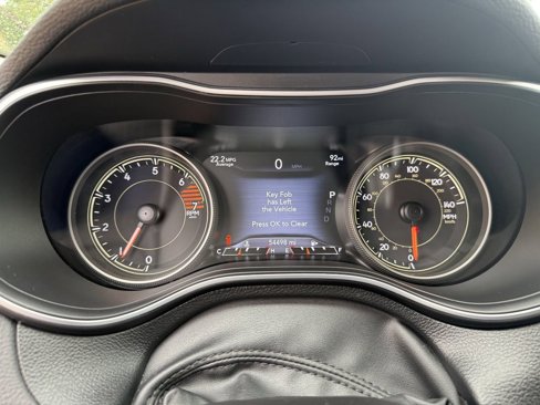 Used 2023 Jeep Cherokee Altitude Lux image 14