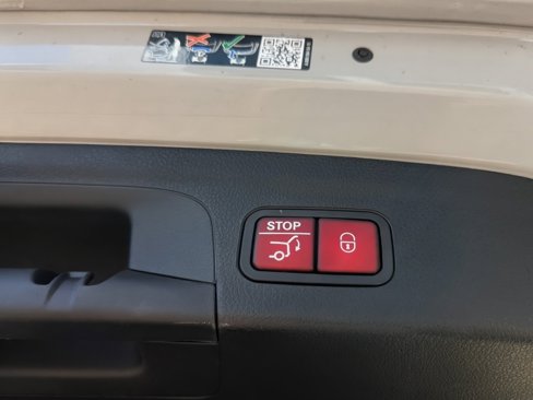 Used 2024 Mercedes-Benz GLE 450e 4MATIC image 12