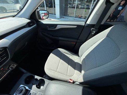 Used 2022 Ford Escape SE w/ SE Sport Appearance Package image 20