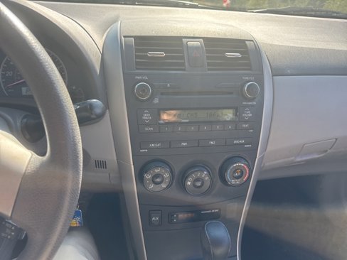 Used 2010 Toyota Corolla LE image 12
