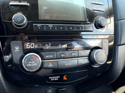 Used 2017 Nissan Rogue SV image 30