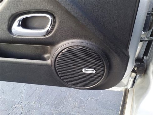 Used 2010 Chevrolet Camaro LT image 19