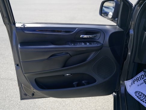 Used 2017 Dodge Grand Caravan SE image 19