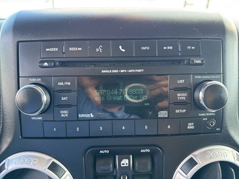 Used 2015 Jeep Wrangler Unlimited Sahara w/ Connectivity Group image 30
