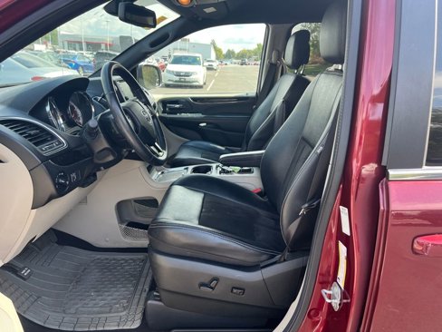 Used 2019 Dodge Grand Caravan SXT image 9