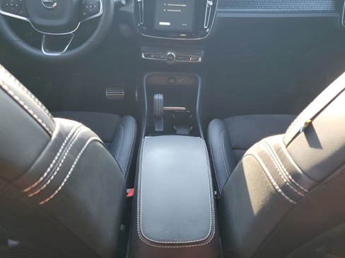 Used 2022 Volvo XC40 P8 Recharge Plus image 20
