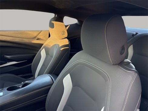 Used 2020 Chevrolet Camaro LT w/ Technology Package image 10