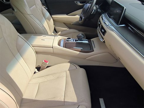 Used 2019 Kia K900 Luxury image 28