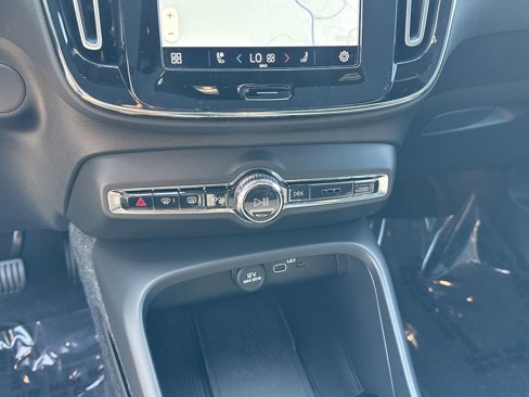 Certified 2022 Volvo C40 P8 Recharge Ultimate image 25