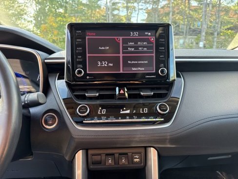 Used 2022 Toyota Corolla Cross XLE image 16