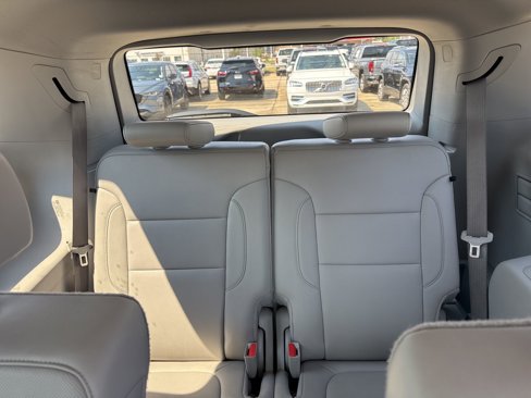 Used 2023 GMC Acadia SLT image 9