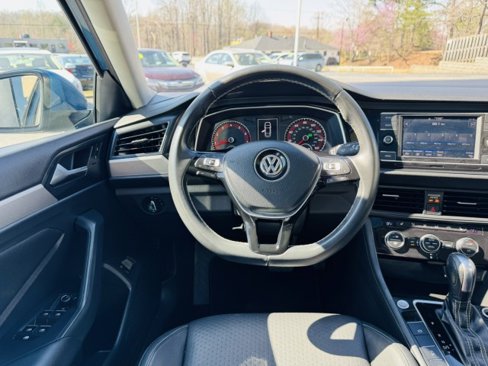 Used 2021 Volkswagen Jetta SE image 8