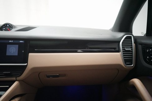Used 2019 Porsche Cayenne S image 16
