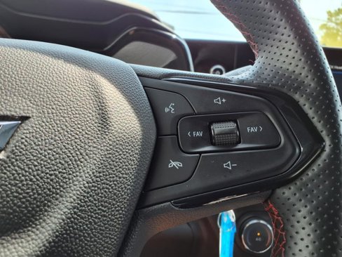 Certified 2025 Chevrolet Trax RS image 18