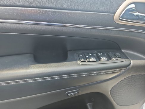 Used 2016 Jeep Grand Cherokee Limited image 8