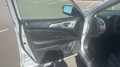Used 2018 Nissan Pathfinder SL image 29