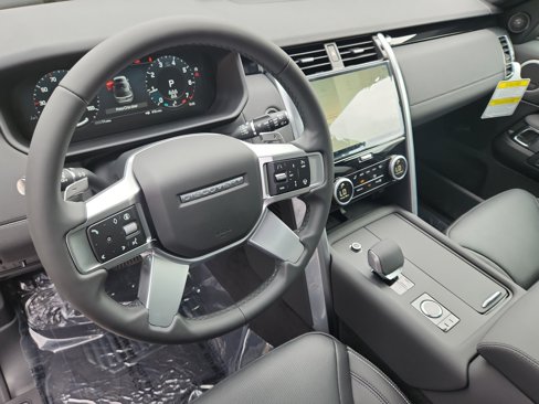 New 2025 Land Rover Discovery S image 12