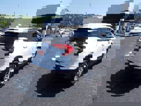 Used 2020 GMC Terrain SLE image 3