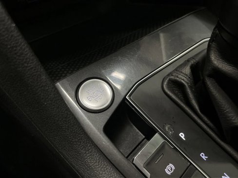 Used 2020 Volkswagen Tiguan SE w/ Panoramic Sunroof Package image 22
