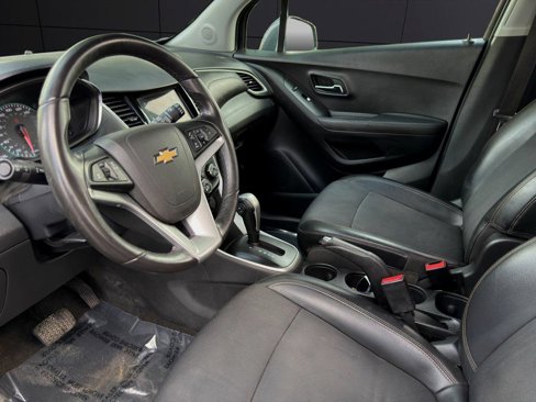Used 2018 Chevrolet Trax LT w/ LT Convenience Package image 12