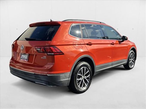 Used 2018 Volkswagen Tiguan SE w/ Panoramic Sunroof Package image 5