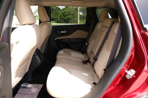 Used 2016 Jeep Cherokee Sport image 22