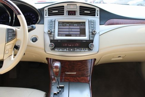 Used 2012 Toyota Avalon Limited image 19