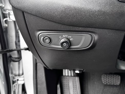 Used 2022 Chevrolet Equinox LT w/ LPO, Floor Liner Package image 16