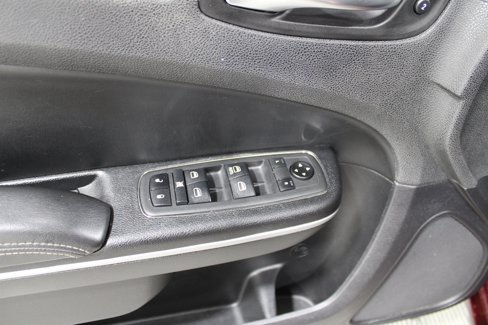 Used 2019 Chrysler 300 Limited image 7