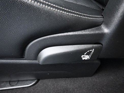 Used 2015 Chrysler Town & Country Touring-L w/ Driver Convenience Group image 32