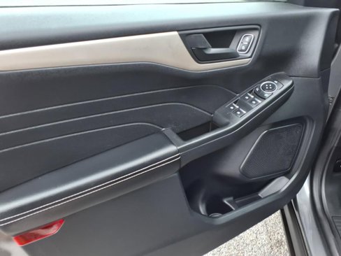 Used 2022 Ford Escape SE image 16
