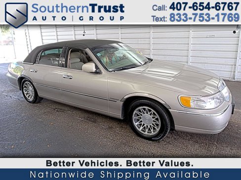 Used 2001 Lincoln Town Car Signature image 1