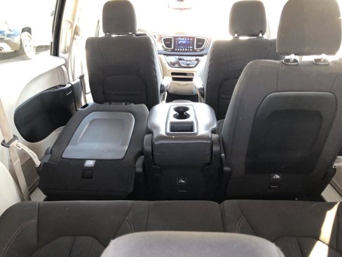 Used 2017 Chrysler Pacifica Touring image 7