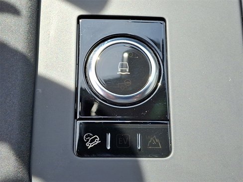 Used 2024 Land Rover Discovery Dynamic SE image 23