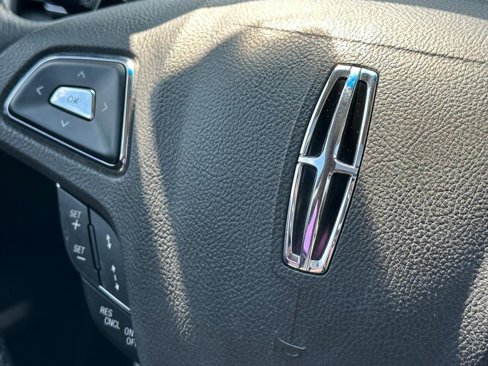 Used 2013 Lincoln MKZ image 23